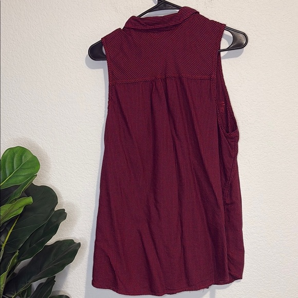 Maurices XL red and navy blue gingham Sleeveless Button-Down collared Shirt - Picture 4 of 5